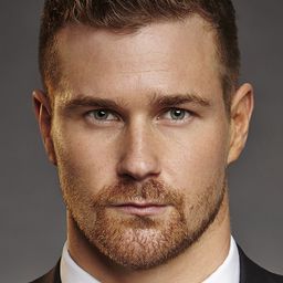 Josh Kelly 飾演 Mr. Davenport