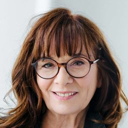 Johanne-Marie Tremblay 飾演 Sarah