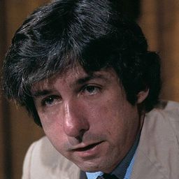 Tom Hayden 飾演 Self - CA State Senate (archive footage)