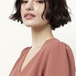 Ambrosia Caldarelli 飾演 Lavinia Rossi