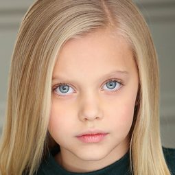 Sydney Brower 飾演 Ellingboe Girl (voice)
