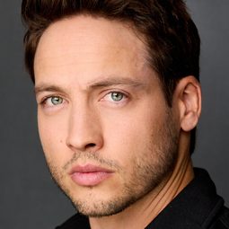 Bret Green - Dolls演員 飾演James