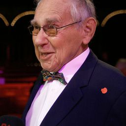 Otto Tausig 飾演 Simulant