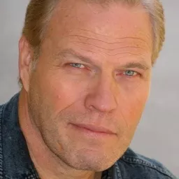 Curtis Taylor 飾演 The Ranger