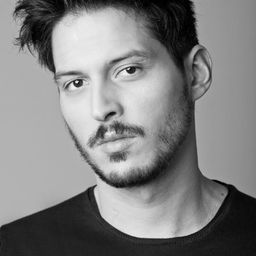 Manuel Castillo - 情約星期天演員 飾演Jefe Protocolo