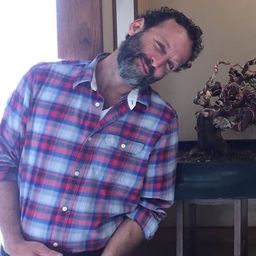 Yamil Collazo 飾演 Carlos (segment "En la Guagua")