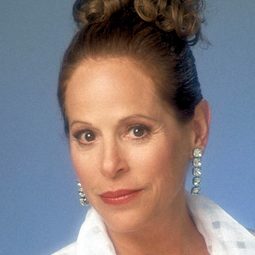 Louise Sorel 飾演 Inez Quintero