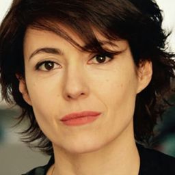 凡妮莎·康帕努奇 飾演 Dottoressa Vitali