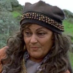 Joy Watson 飾演 Maude