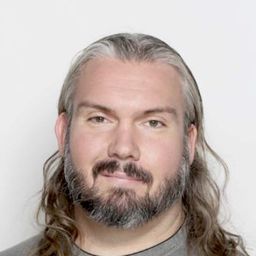 Robin Minifie 飾演 Rambo