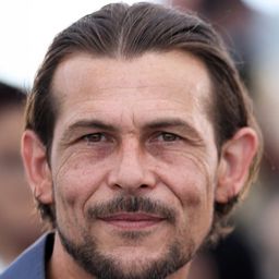 湯寧恩維亞 飾演 Tonin