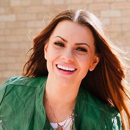 Michelle Money 飾演 Sharon Wilson