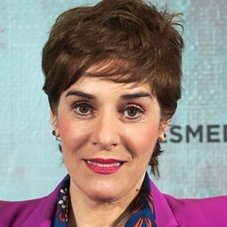 Anabel Alonso 飾演 Pelirroja