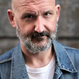 Caleb Emerson 飾演 Self