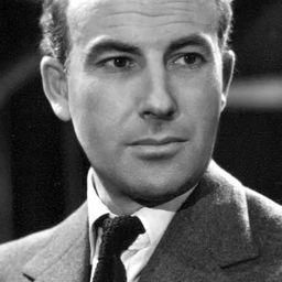 Ernest Clark 飾演 F. G. Fielding