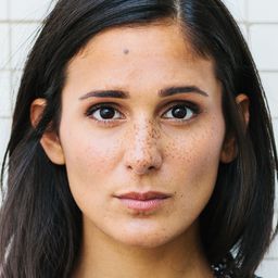 Aybi Era 飾演 Leyla