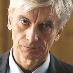 Philippe Duclos 飾演 Philippe Mangin