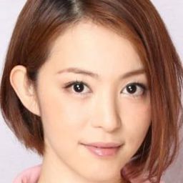 巖佐 真悠子 飾演 Herself