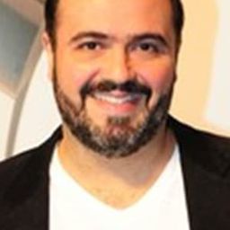 Cláudio Mendes 飾演 Fausto