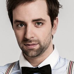 Étienne Dupuis 飾演 Rodrigue