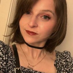 Lizzie Freeman - 大偵探福爾摩斯 逃獄大追捕演員 飾演Alice