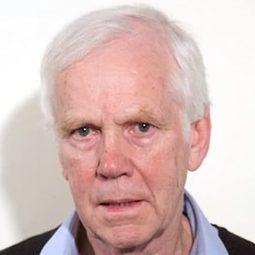 Jeremy Bulloch 飾演 Angell