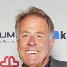 Nick Young - 乞丐也瘋狂演員 飾演Guard