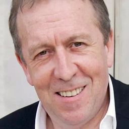 Jean-Michel Dupuis 飾演 Anatole