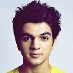 艾許維尼·庫爾 - 憲法第 370 條演員 飾演Zakir Naikoo