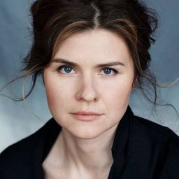 Marina Senckel - 特務偽文青演員 飾演Clara