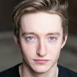 詹姆斯·特拉佩 - 眼簾下的戰影演員 飾演Reggie