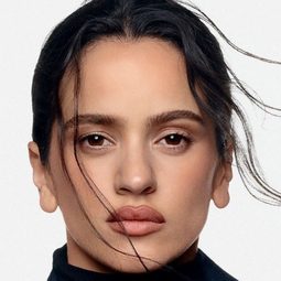 Rosalía - 萬千痛愛在一身演員 飾演Laundress Rosita