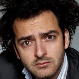 阿力桑德巴斯 飾演 Inspecteur Costello