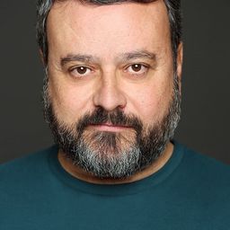 Javier Perdiguero 飾演 Jesús