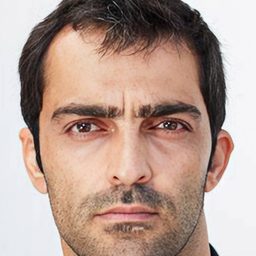 瑞扎阿克希域 飾演 Reza