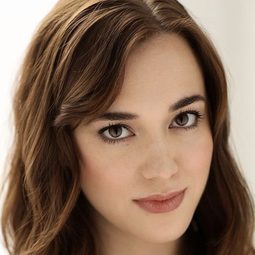 Andrea Bowen 飾演 Billie Bartley / Manifest Destiny (voice)