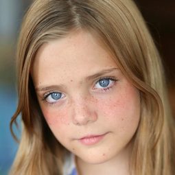 潔特·勞倫斯 - 詭墓演員 飾演Ellie Creed