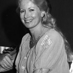 Aviva Marks 飾演 Rachel