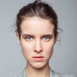 維克托里亞·沃蘭斯卡 飾演 Aleksandra Tubilewicz