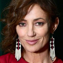 Orla Brady 飾演 Anna
