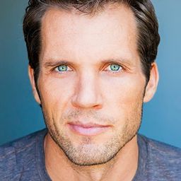 Mark Wiebe 飾演 Jim Bennett