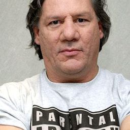 Claude-Oliver Rudolph 飾演 Ario