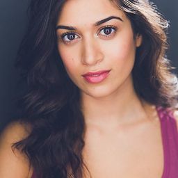 Jessica Damouni 飾演 Hala