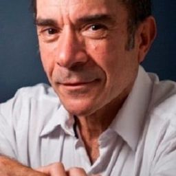 Ricardo Blat - 監獄淌血演員 飾演Claudiomiro