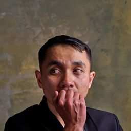 阿迪罕葉爾扎諾夫 - 救參雜牌軍導演