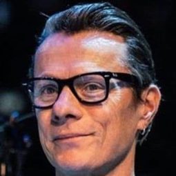 Larry Mullen Jr. 飾演 Self