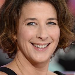 Isabelle Gélinas 飾演 Elisabeth Martini