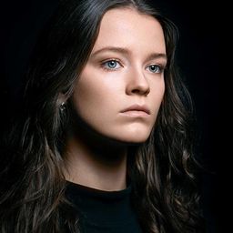 萊雅·歐普萊 飾演 Anne