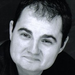 Dylan Roberts - 變了裝說愛你演員 飾演Cabbie