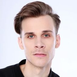 Marcel Sabat - 闇罪無間演員 飾演Student